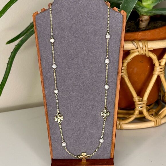 Tory Burch Kira Logo & Cultured Pearl Necklace Gold-Plated Jewelry Adjustable - Picture 2 of 7